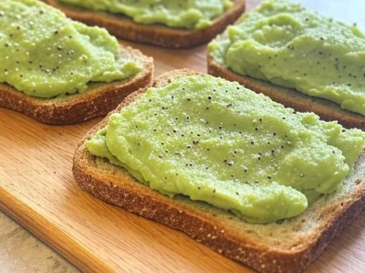 Receita de Torrada de Abacate Saudável com Sementes de Cânhamo