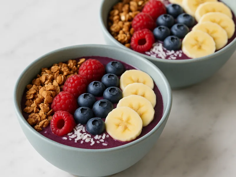 Tropische Açaí Bowl met Bessen en Granola